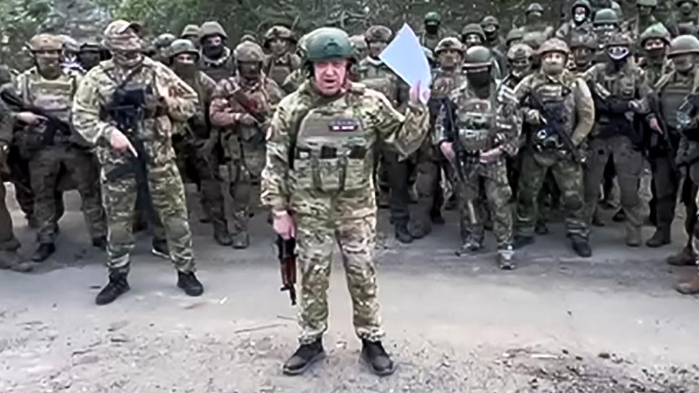 Зачем западные СМИ распространяют ложь о разобщенности российских сил на Украине