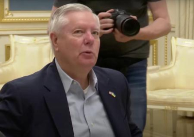 Сенатор Грэм назвал смерть россиян самой удачной тратой денег США. Захарова напомнила, чем закончилась предыдущая авантюра