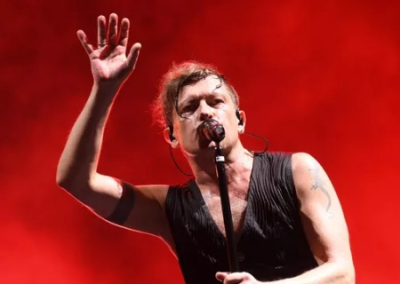 Солист группы «Би-2» Лёва Бортник назвал всех русскиХ тупыми животными и исключил возвращение в РФ