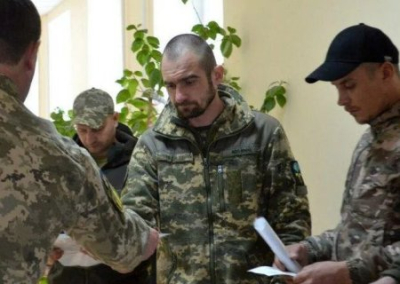 В Киеве обсуждают приказ местных военкомов о всеобщей мобилизации - таким образом продлевается военное положение