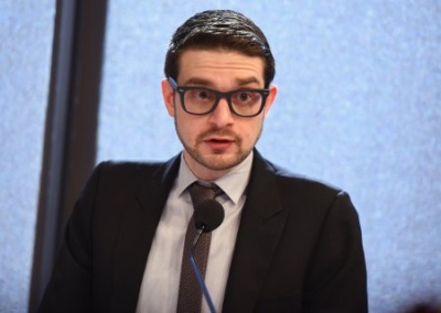 Сын Джорджа Сороса сокращает персонал в фонде отца