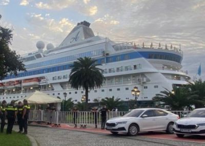 В Батуми грузины атаковали яйцами русских туристов с морского лайнера