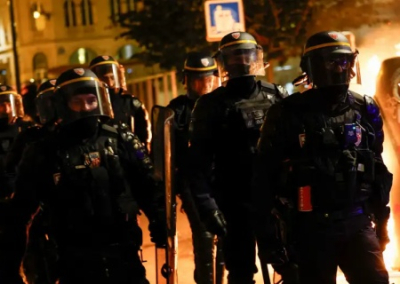 Во Франции подожгли 1 350 автомобилей и 234 здания. Почти 1000 человек взяли под арест