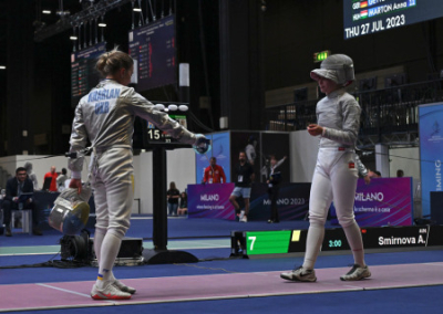 Вместо рукопожатия украинская спортсменка направила на российскую соперницу саблю