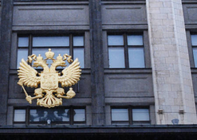 Госдума разрешила главам регионов создавать и вооружать местные военные компании в форме ГУП