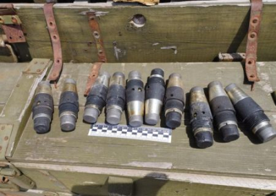 Противотанковые мины, артснаряды и заминированный схрон: силовики продолжают демилитаризацию освобожденных регионов