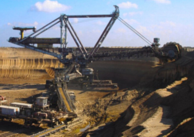 «Мы воюем или торгуем?» Украинские медиа возмущаются продажей титана России