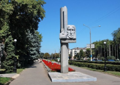 Украинские деколонизаторы против  Катериновки и Павлограда