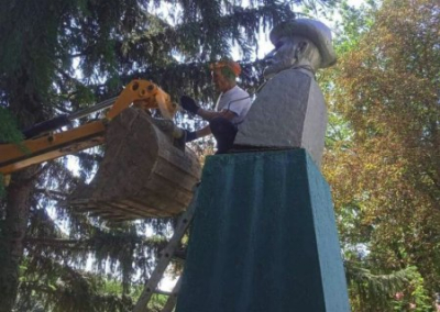 На Полтавщине декоммунизировали Мичурина: выращивал яблоки для русских