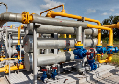 Украина отказывается от транзита российского газа и продает свои газовые хранилища