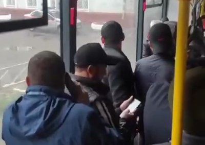 Высылка или контракт с Минобороны. Мигрантам и новым гражданам России вручаются повестки в военкомат