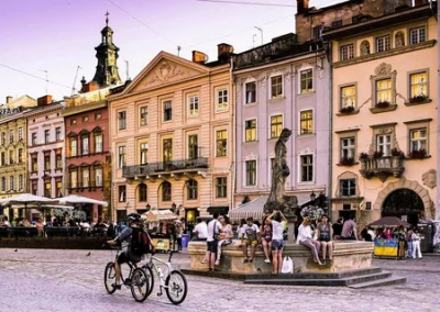 Российский рэп и «дождь» из стодолларовых купюр: во Львове состоялась еще одна мажорная свадьба