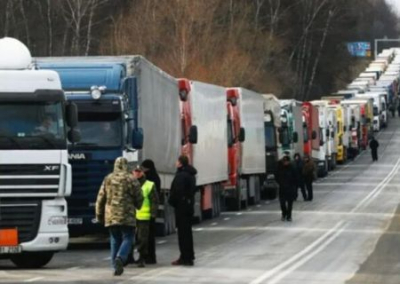 Забастовка польских перевозчиков бьёт по экспорту и украинским ценникам