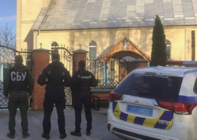 СБУ проводит обыски в православных храмах на западе Украины. Мощи святых из Киево-Печерской лавры намерены обменять на останки «национальных героев»