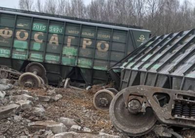 В Рязанской области сошли с рельсов 19 вагонов. Свидетели говорят о взрыве