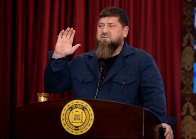 СМИ: Кадыров пригрозил уволить чиновников, чьи дети не знают чеченского языка