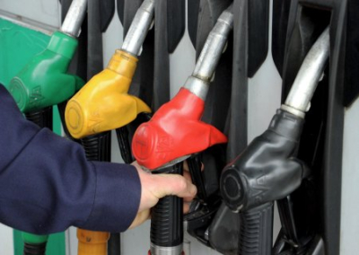 «Подняли на 10, снизили на рубль». В ДНР самые высокие цены на топливо в регионе - во всех соседних областях дешевле