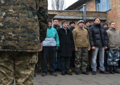 На Украине могут обязать руководителей предприятий доставлять в военкоматы своих сотрудников