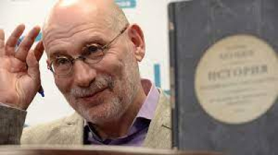 В России исчезают с продаж книги Акунина и Быкова