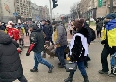 Украина снова расколота - на «ястребов» и «голубей». Больше половины готовы воевать с Россией