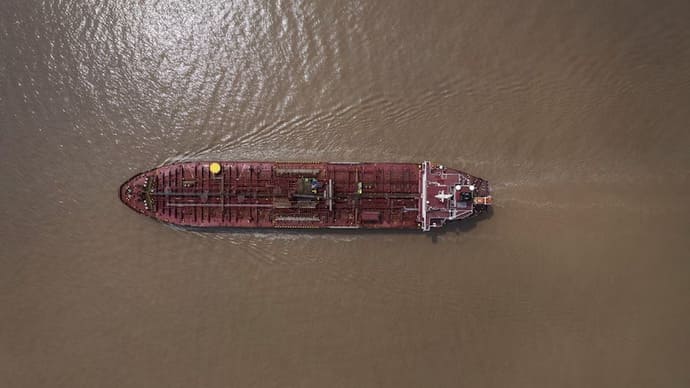 Хуситы атаковали танкер с российской нефтью