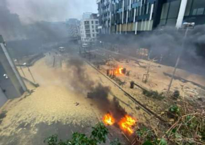 Навоз, костры и водометы: протесты фермеров в Брюсселе сопровождаются стычками с полицией