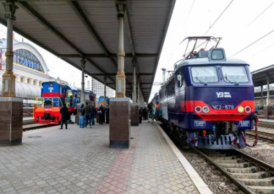 «Можете не доехать!».  В украинских поездах пассажирам запретили слушать песни на русском языке