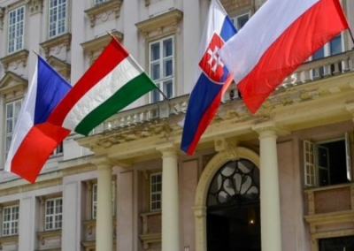 Вишеградская группа раскололась. Польша и Чехия за эскалацию конфликта на Украине - Венгрия и Словакия за мир