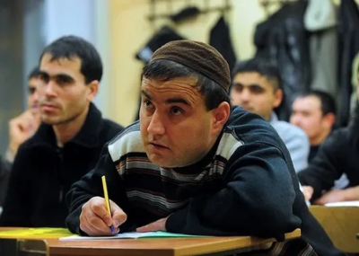 В Узбекистане открывают центры по языковой подготовке потенциальных мигрантов. Русский оказался не востребованным