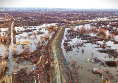 «Грызуны распилили выделенный на строительство дамбы миллиард». Жители Орска задают вопросы местной власти - та просит убрать телефоны и взывает к патриотизму