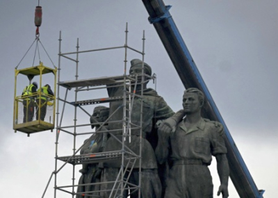 В столице Болгарии возобновили демонтаж памятника Советской армии
