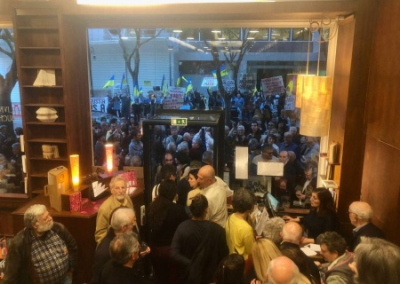 В Португалии украинские нацисты организовали протест против книги португальского журналиста о преступлениях Украины в Донбассе