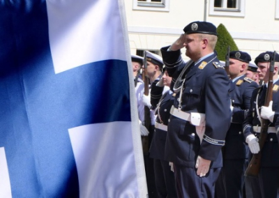 Президент Финляндии считает, что единственный путь к миру на Украине — через поле боя