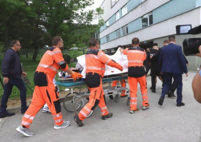 Фицо делали операцию 5 часов. В каком состоянии премьер-министр Словакии сейчас?