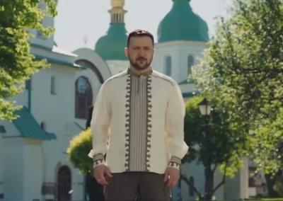 Зеленский: на плече у Бога шеврон с флагом Украины