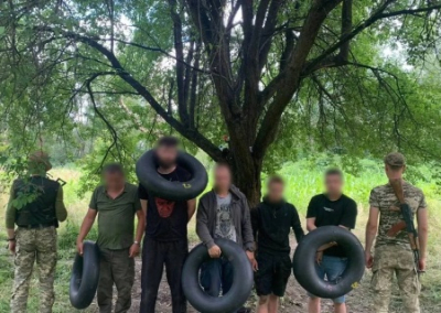 На Украине задержали мужчин с надувными кругами, пытавшихся уплыть от «могилизации» Зеленского