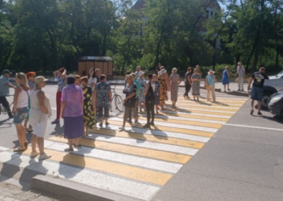 В Донецке жители перекрыли дорогу из-за отсутствия воды - чиновники пообещали решить вопрос за три дня