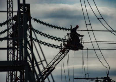 На Украине вводят аварийные отключения света из-за жары и ночной аварии