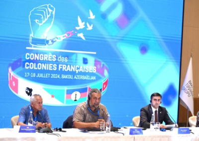 «Франция — террористическое государство». В Азербайджане проходит съезд за независимость колонизированных Францией территорий