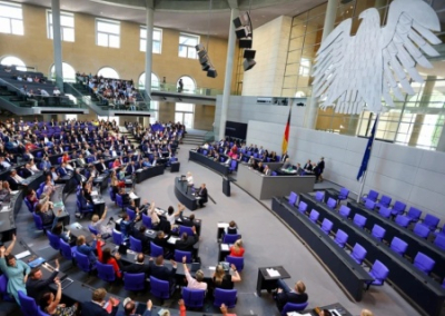 Германия в два раза сокращает финансирование конфликта на Украине