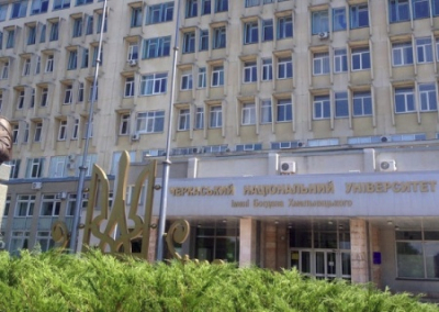 В Черкассах уволили преподавательницу ВУЗа из-за дочери, поддержавшей УПЦ