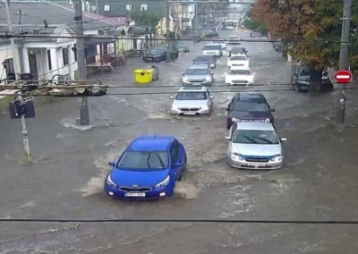 Центральная и восточная Европа, а также Одесса и Кишинев ушли под воду