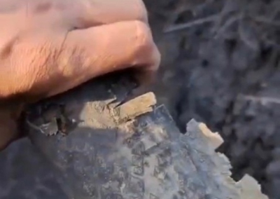 «Человек сразу становится двести». ВСУ маскируют мины под полена, обматывая их деревянной корой