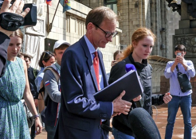 Британский дипломат-«джентльмен» напал в Москве на российских журналистов из-за неудобных вопросов