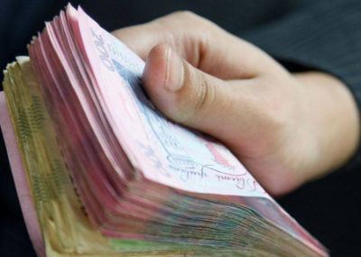 Азаров: «Киевский режим не помогает внутренним переселенцам, но начисляет плату за услуги ЖКХ мариупольцам и мелитопольцам»