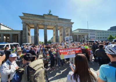 Путь в бездну. В Германии запретили символику Победы на акции «Бессмертный полк»