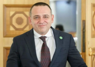 Депутаты Офиса президента разыграли политический спектакль. Бужанский поздравил с Днём Победы, Безуглая настучала на него в СБУ