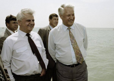 Азаров: в Беловежской пуще Кравчук намеревался отдать Крым России, если бы Ельцин попросил