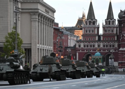 «Никто не гарантирует, что в Киеве наступит 10 мая». Зеленский отказался гарантировать безопасность на параде Победы в Москве