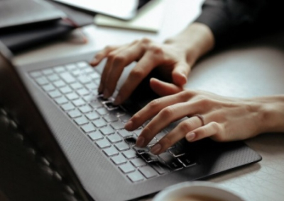 «Нам такой хоккей не нужен». Депутат Казакова призвала писателей и поэтов ходить в библиотеки и дома культуры